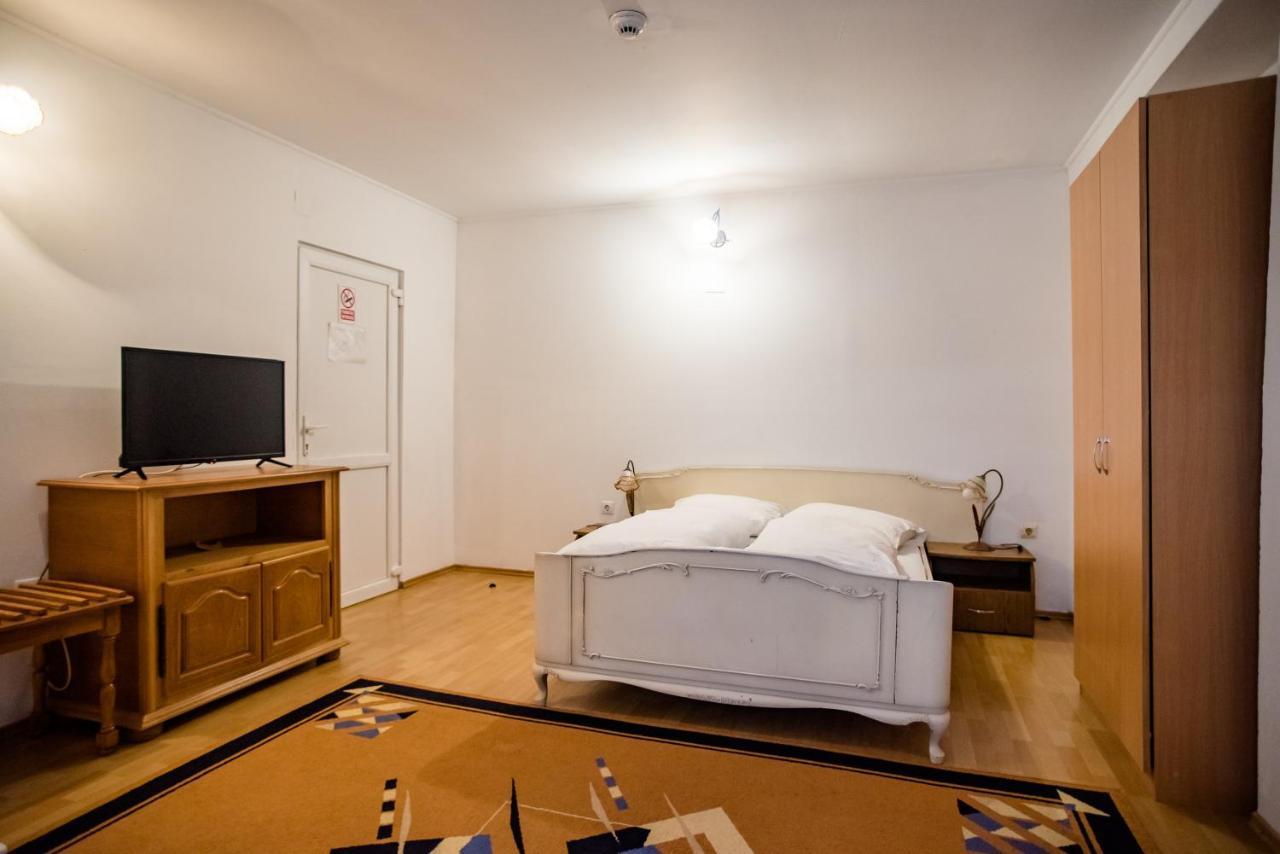 Hotel Marion Dumbraveni  Zewnętrze zdjęcie